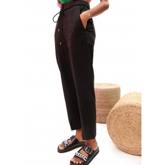 PANTALÓN-FLUIDO-CINTURÓN-CORDÓN-NEGRO-LOLA-CASADEMUNT