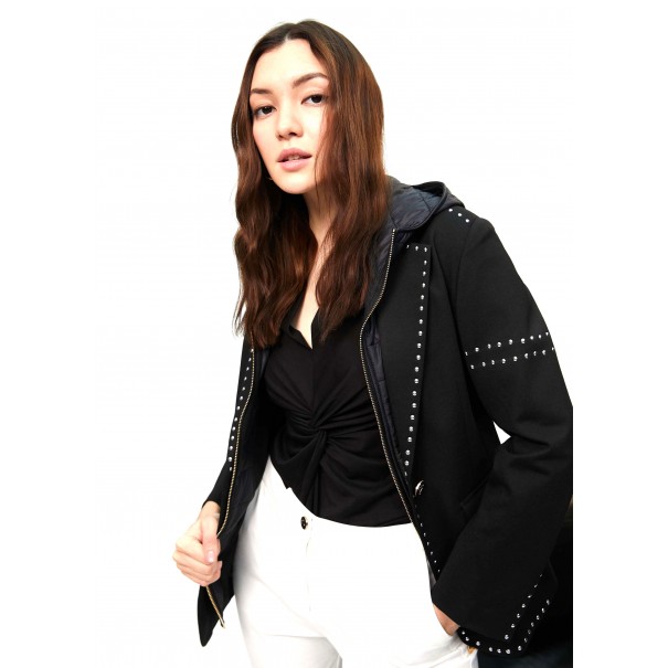 CAMISETA-MANGA-LARGA-CUELLO-PICO-NUDO-LOGO-STRASS-LOLA-CASADEMUNT