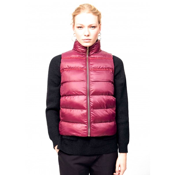 CHALECO-PLUMAS.ACOLCHADO-PIEDRECITAS-AL-TONO-LOLA-CASADEMUNT