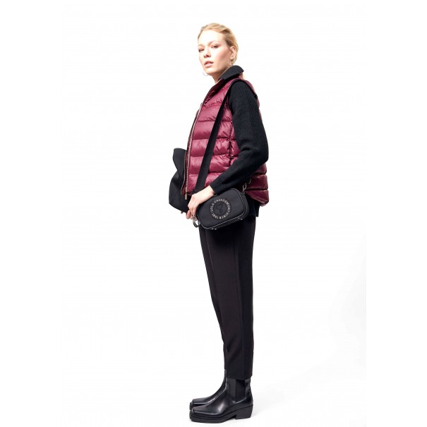 CHALECO-PLUMAS.ACOLCHADO-PIEDRECITAS-AL-TONO-LOLA-CASADEMUNT