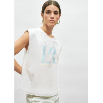 CAMISETA-BLANCA-LOGO-COLOR-PIEDRECITAS-LOLA-CASADEMUNT 2