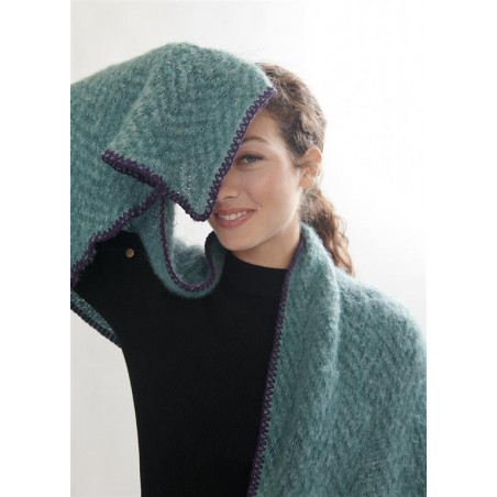 BUFANDA.FORMA-ESPIGA.AZUL-MENTA-BORDES-LILA-LOLA-CASADEMUNT