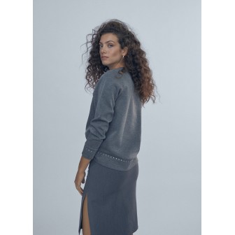 SUDADERA-GRIS-TACHUELAS-PLATA-CUELLO-CAJA-LOLA-CASADEMUNT 2