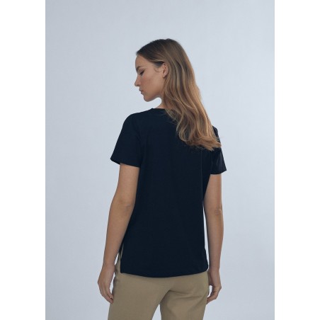 CAMISETA-TACHUELAS-DORADAS-LOLA-CASADEMUNT