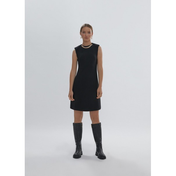 VESTIDO-SIN-MANGAS-NEGRO--DETALLE-CADEMA-DORADO-LOLA-CASADEMUNT