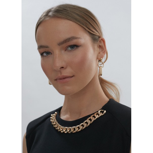 VESTIDO-SIN-MANGAS-NEGRO--DETALLE-CADEMA-DORADO-LOLA-CASADEMUNT