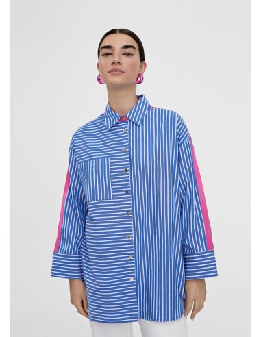 CAMISA-RAYAS-AZUL-BLANCA-OVERSISE-BANDA-LOGO-ROSA-LOLA-CASADEMUNT