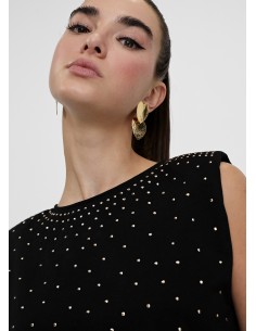 CAMISETA.MANGAS.SISA.HOMBRERAS-STRASS-NEGRO-LOLA-CASADEMUNT