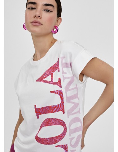 CAMISETA.BLANCA-LOGO-VERTICAL-ESTAMPADO-ANIMAL-PRINT-MANGAS CAÍDAS-LOLA-CASADEMUNT