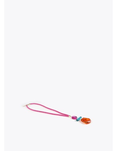 COLLAR-CORDÓN-FUCSIA-MAXI-COLGANTE-PIEZAS-MULTICOLOR-LOLA-CASADEMUNT
