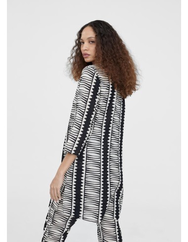 KURTA-BICOLOR-BLANCO-NEGRO-ÉTINCO-CUELLO-PICO-PIEDRAS-MEDIA-MANGA-LOLA-CASADEMUNT