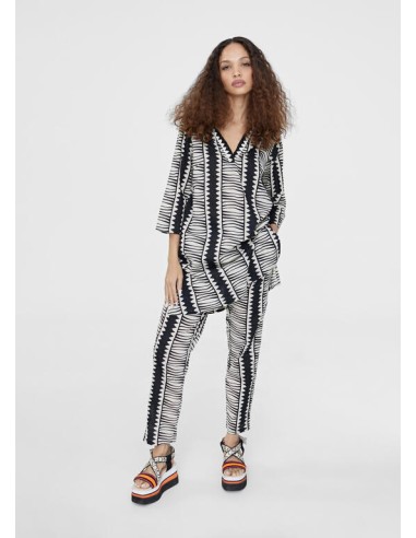 KURTA-BICOLOR-BLANCO-NEGRO-ÉTINCO-CUELLO-PICO-PIEDRAS-MEDIA-MANGA-LOLA-CASADEMUNT