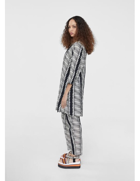 KURTA-BICOLOR-BLANCO-NEGRO-ÉTINCO-CUELLO-PICO-PIEDRAS-MEDIA-MANGA-LOLA-CASADEMUNT KURTA-BICOLOR-BLANCO-NEGRO-ÉTINCO-CUELLO-PICO-PIEDRAS-MEDIA-MANGA-LOLA-CASADEMUNT