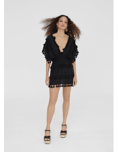 KURTA-NEGRA-CORTA-CUELLO-PICO-ENGOMADO-TASSELS-POMPONES-LOLA-CASADEMUNT