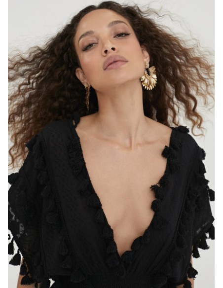 KURTA-NEGRA-CORTA-CUELLO-PICO-ENGOMADO-TASSELS-POMPONES-LOLA-CASADEMUNT
