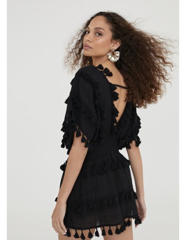 KURTA-NEGRA-CORTA-CUELLO-PICO-ENGOMADO-TASSELS-POMPONES-LOLA-CASADEMUNT