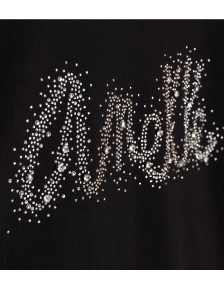 CAMISETA-NEGRA.LOGO-PLATA-CUELLO-RENDPNDO-MANGA-CORTA-ANEKKE