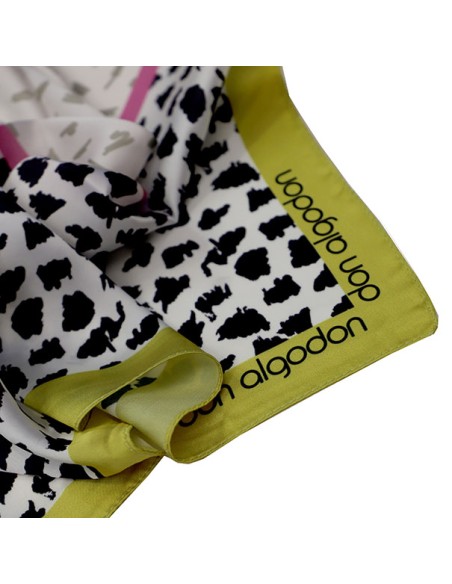 PAÑUELO-ESTAMPADOS-ANIMAL-PRINT-VERDE-BLANCO-NEGRO-RIBETE-VERDE-LOGOTPADO-PAROS-DON-ALGODÓN PAÑUELO-ESTAMPADOS-ANIMAL-PRINT-VERDE-BLANCO-NEGRO-RIBETE-VERDE-LOGOTPADO-PAROS-DON-ALGODÓN