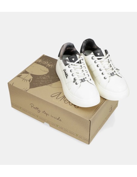 DEPORTIVAS-SNEAKERS-BLANCAS-COMBINADAS-NEGRO-PLATAFORMA-DREAMVERSE-ANEKKE DEPORTIVAS-SNEAKERS-BLANCAS-COMBINADAS-NEGRO-PLATAFORMA-DREAMVERSE-ANEKKE