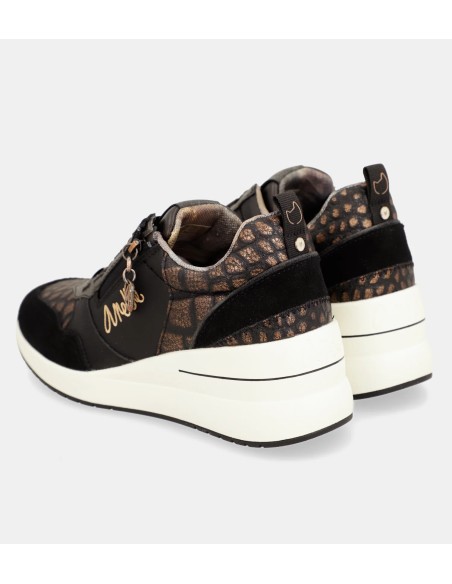 DEPORTIVAS-NEGRAS-PLATAFORMA-CREMALLERA-LATERAL-DETALLES-ORO-ROSA-DREAMS-ANEKKE