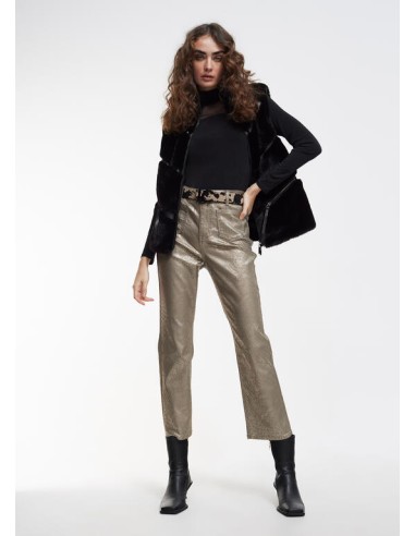 CHALECO-CORTO-PELO-EFECTO-PELO-BOLSILLOS-LATERALES-LOLA-CASADEMUNT