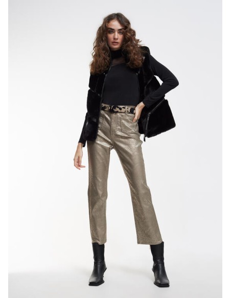 CHALECO-CORTO-PELO-EFECTO-PELO-BOLSILLOS-LATERALES-LOLA-CASADEMUNT