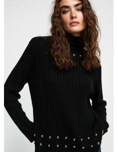 JERSEY-NEGRO-CANALÉ-TACHUELAS-CUELLO-ALTO-LOLA-CASADEMUNT