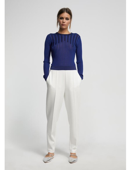 PANTALÓN-BLANCO-JOGGER-CINTURA-ENGOMADA-AZUL-BOLSILLOS-LATERALES-LOLA-CASADEMUNT PANTALÓN-BLANCO-JOGGER-CINTURA-ENGOMADA-AZUL-BOLSILLOS-LATERALES-LOLA-CASADEMUNT