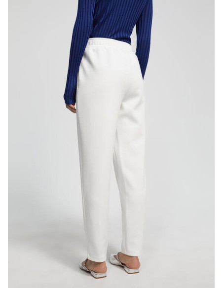 PANTALÓN-BLANCO-JOGGER-CINTURA-ENGOMADA-AZUL-BOLSILLOS-LATERALES-LOLA-CASADEMUNT PANTALÓN-BLANCO-JOGGER-CINTURA-ENGOMADA-AZUL-BOLSILLOS-LATERALES-LOLA-CASADEMUNT