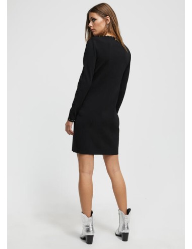 VESTIDO-CORTO-NEGRO-CUELLO-PICO-TACHAS-DORADAS-LOLA-CASADEMUNT