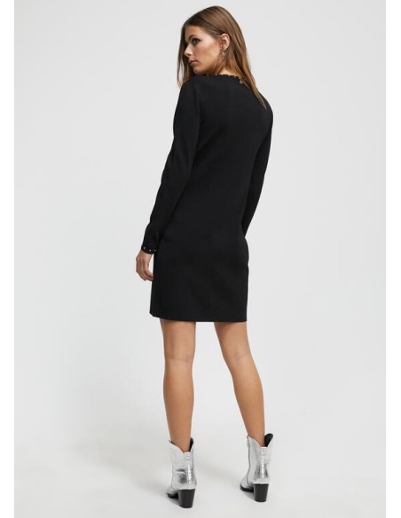 VESTIDO-CORTO-NEGRO-CUELLO-PICO-TACHAS-DORADAS-LOLA-CASADEMUNT VESTIDO-CORTO-NEGRO-CUELLO-PICO-TACHAS-DORADAS-LOLA-CASADEMUNT