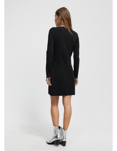 VESTIDO-CORTO-NEGRO-CUELLO-PICO-TACHAS-DORADAS-LOLA-CASADEMUNT