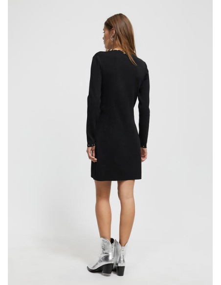 VESTIDO-CORTO-NEGRO-CUELLO-PICO-TACHAS-DORADAS-LOLA-CASADEMUNT VESTIDO-CORTO-NEGRO-CUELLO-PICO-TACHAS-DORADAS-LOLA-CASADEMUNT