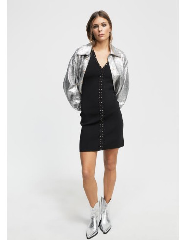 VESTIDO-CORTO-NEGRO-CUELLO-PICO-TACHAS-DORADAS-LOLA-CASADEMUNT