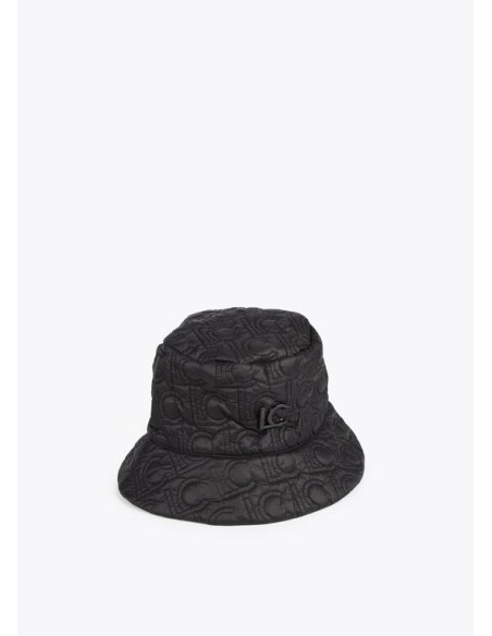 SOMBRERO-ACOLCHADO-NYLON-LOGOTIPADO-LOGO-LACADO-LOLA-CASADEMUNT