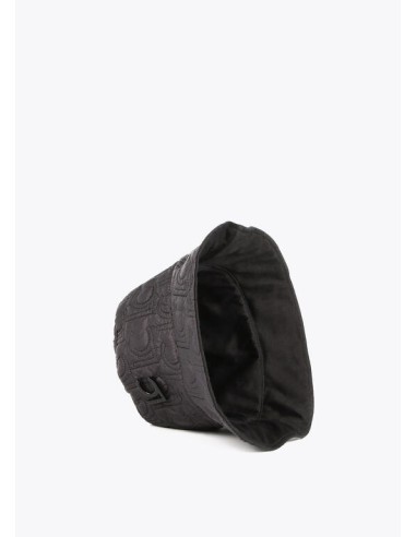 SOMBRERO-ACOLCHADO-NYLON-LOGOTIPADO-LOGO-LACADO-LOLA-CASADEMUNT