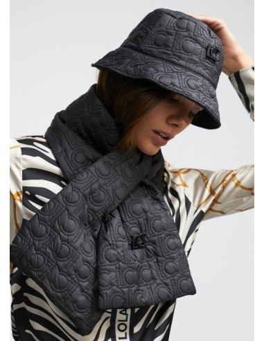 SOMBRERO-ACOLCHADO-NYLON-LOGOTIPADO-LOGO-LACADO-LOLA-CASADEMUNT