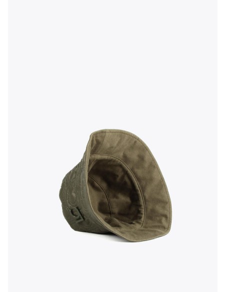 SOMBRERO-ACOLCHADO-NYLON-LOGOTIPADO-LOGO-LACADO-LOLA-CASADEMUNT