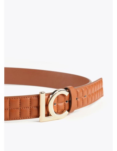 CINTURÓN-ACOLCHADO-CUADRADOS-HEBILLA-LOGO-DORADO