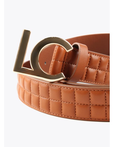 CINTURÓN-ACOLCHADO-CUADRADOS-HEBILLA-LOGO-DORADO