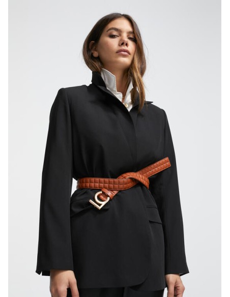 CINTURÓN-ACOLCHADO-CUADRADOS-HEBILLA-LOGO-DORADO