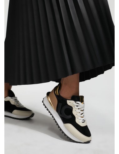 SNEAKERS-NEGRAS-COMBINADAS-BEIGE-MARRÓN-DETALLES-DORADOS-CORDONES-DOS COLORES-LOLA-CASADEMUNT