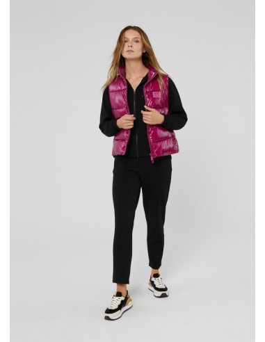 CHALECO-CORTO-ACOLCHADO-ROSA-NEÓN-EFECTO-CHAROL-LOLA-CASADEMUNT