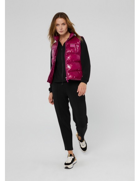 CHALECO-CORTO-ACOLCHADO-ROSA-NEÓN-EFECTO-CHAROL-LOLA-CASADEMUNT