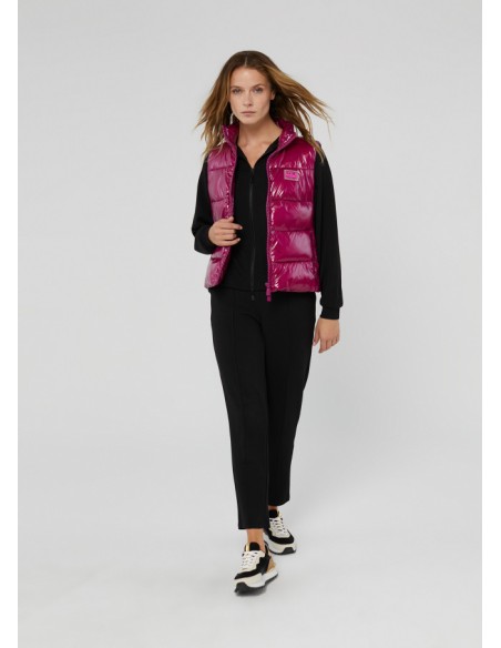 CHALECO-CORTO-ACOLCHADO-ROSA-NEÓN-EFECTO-CHAROL-LOLA-CASADEMUNT