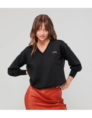 SUÉTER-NEGRO-CUELLO-PICO-ESPALDA-ESTAMPADA-ANEKKE