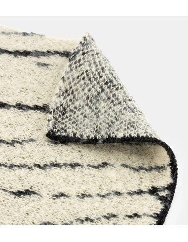 BUFANDA-RECTANGULAR-NEGRA-BEIGE-COMBINADA-LOGO-ANEKKE