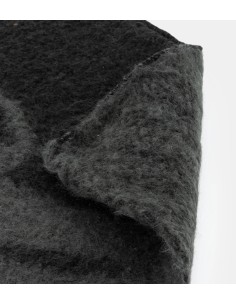 BUFANDA-GRANDE-BICOLOR-GRIS-NEGRO-LOGO-CENTRAL-ANEKKE 2