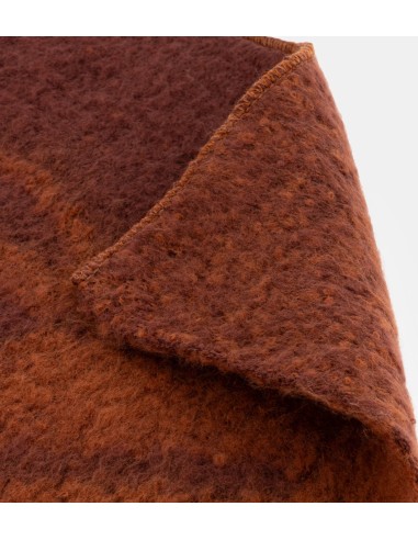 BUFANDA-GRANDE-BICOLOR-BURDEOS-TEJA-LOGO-CENTRAL-ANEKKE