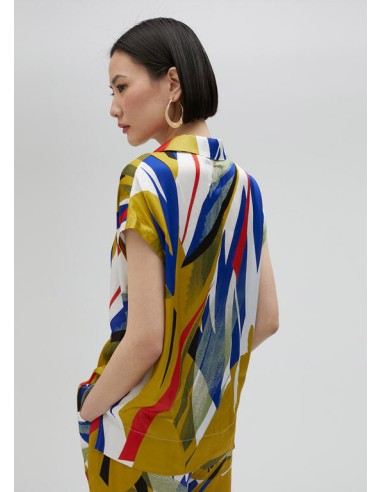 CAMISA-ESTAMPADA-TROPICAL-MULTICOLOR-ABOTONADA-LOLA-CASADEMUNT